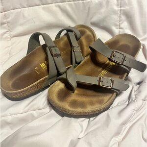 birkenstocks mayari 7-7.5 in “stone”